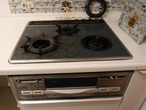 神奈川のキッチン取付け隊　ガスコンロをIHヒーターに交換　施工前